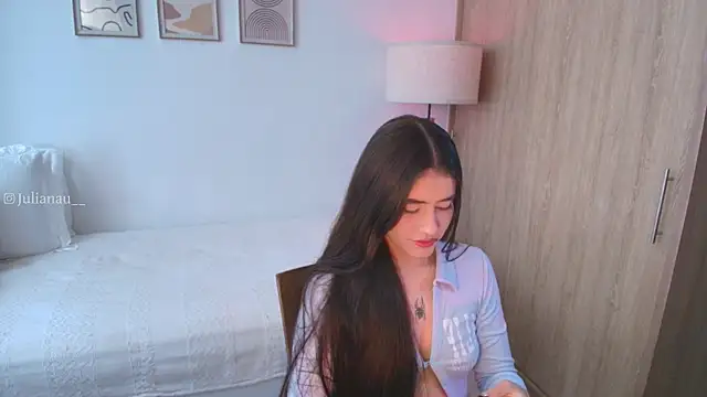 Snapshot of iriswest_ chatting on 10/19/25, 07:36 iriswest online show from 10/19/25, 07:36