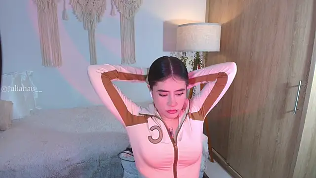 Snapshot of iriswest_ chatting on 11/14/25, 12:31 iriswest online show from 11/14/25, 12:31