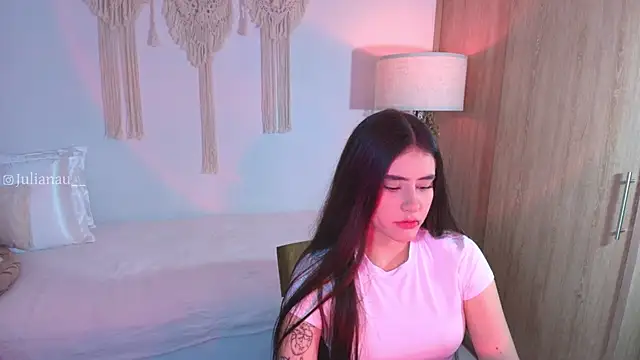 Snapshot of iriswest_ chatting on 11/17/25, 12:38 iriswest online show from 11/17/25, 12:38