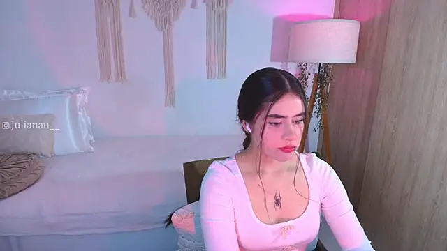 Snapshot of iriswest_ chatting on 11/17/25, 11:32 iriswest online show from 11/17/25, 11:32