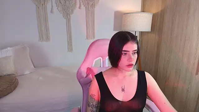 Snapshot of iriswest_ chatting on 12/04/25, 11:35 iriswest online show from 12/04/25, 11:35