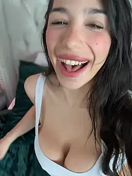 Snapshot of LoveLillyy chatting on 01/04/25, 08:16 LoveLillyy online show from 01/04/25, 08:16