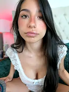 LoveLillyy online show from 10/28/25, 08:22