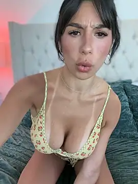 LoveLillyy online show from 06/04/26, 07:20
