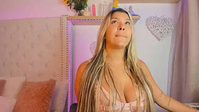 Snapshot of sara_montiell chatting on 12/05/24, 10:34 sara montiell online show from 12/05/24, 10:34