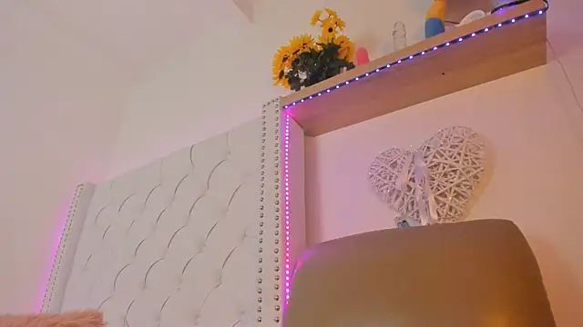 Snapshot of sara_montiell chatting on 01/21/25, 01:29 sara montiell online show from 01/21/25, 01:29