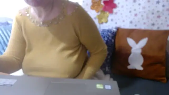 Snapshot of QueenLana chatting on 12/17/25, 09:15 QueenLana online show from 12/17/25, 09:15