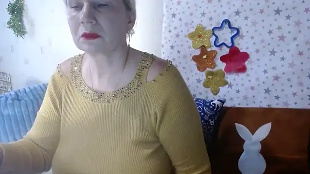 Snapshot of QueenLana chatting on 12/21/25, 11:06 QueenLana online show from 12/21/25, 11:06