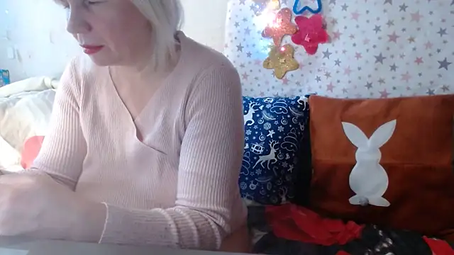 Snapshot of QueenLana chatting on 02/16/26, 07:48 QueenLana online show from 02/16/26, 07:48