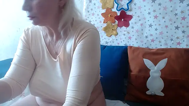Snapshot of QueenLana chatting on 03/27/26, 08:26 QueenLana online show from 03/27/26, 08:26
