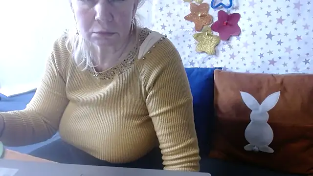 Snapshot of QueenLana chatting on 04/23/26, 12:29 QueenLana online show from 04/23/26, 12:29