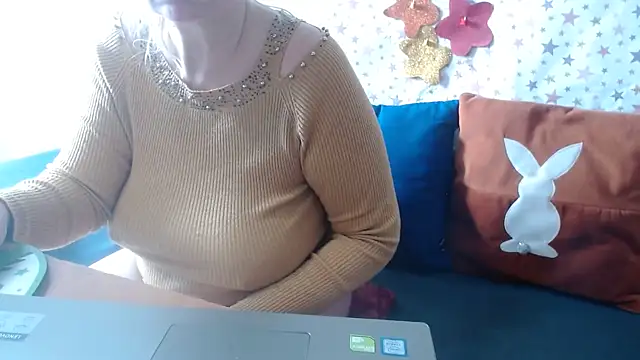 Snapshot of QueenLana chatting on 04/24/26, 06:38 QueenLana online show from 04/24/26, 06:38