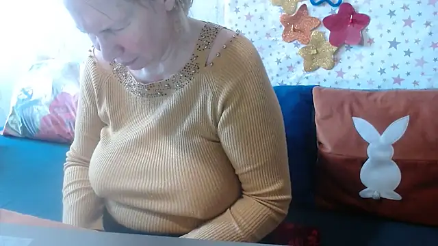 Snapshot of QueenLana chatting on 06/02/26, 07:54 QueenLana online show from 06/02/26, 07:54