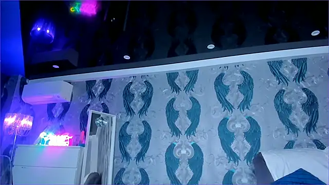 Snapshot of anneswhite chatting on 09/26/25, 03:54 anneswhite online show from 09/26/25, 03:54