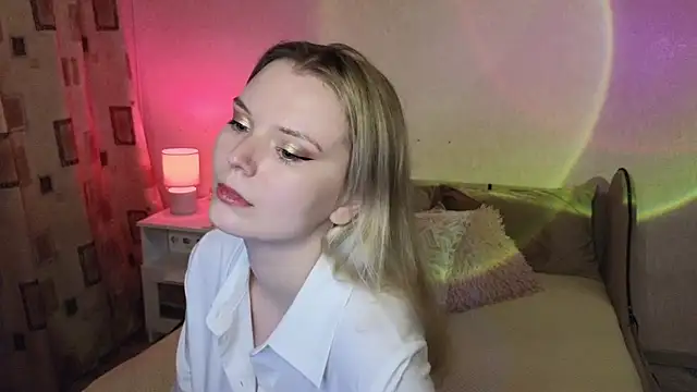 Snapshot of Vivian_Davis chatting on 12/02/25, 06:25 Vivian Davis online show from 12/02/25, 06:25