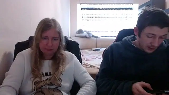 PeterAndJen online show from 03/10/25, 01:10