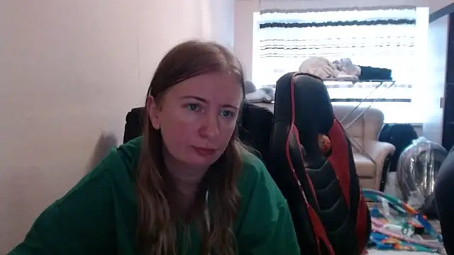 PeterAndJen online show from 10/19/25, 08:04