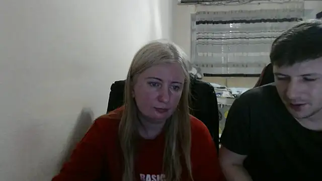 PeterAndJen online show from 05/05/26, 07:33