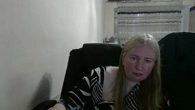 PeterAndJen online show from 05/10/26, 05:51