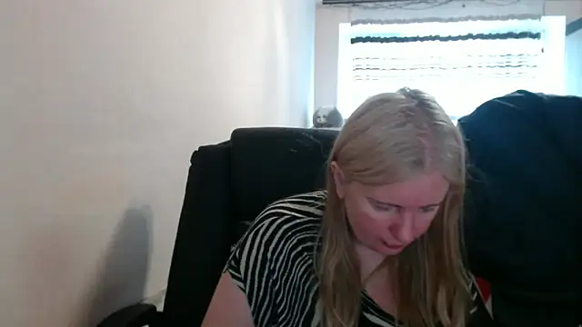 PeterAndJen online show from 05/11/26, 06:08
