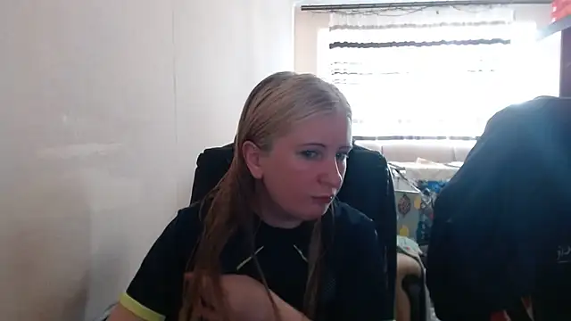 PeterAndJen online show from 06/05/26, 06:57