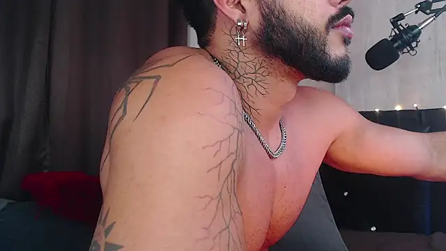 Snapshot of Artemis_Kazttman chatting on 12/08/24, 01:47 Artemis Kazttman online show from 12/08/24, 01:47