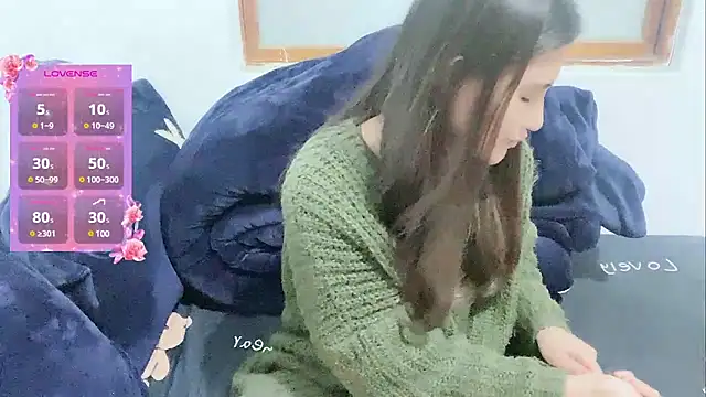 Snapshot of coco0318 chatting on 12/04/24, 10:35 coco0318 online show from 12/04/24, 10:35