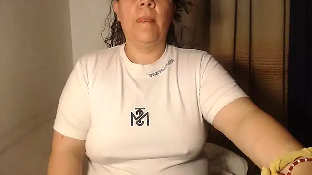 agathamiller01 online show from 04/29/26, 10:41