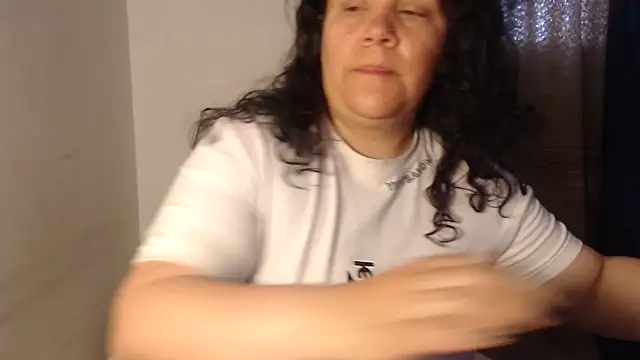 agathamiller01 online show from 04/30/26, 11:16