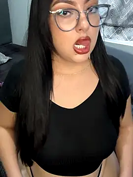 MileyGia online show from 10/12/25, 10:20