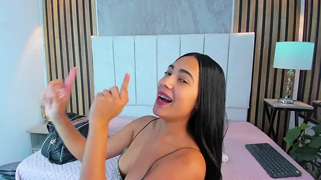 Snapshot of annngels99 chatting on 11/04/25, 12:10 annngels99 online show from 11/04/25, 12:10