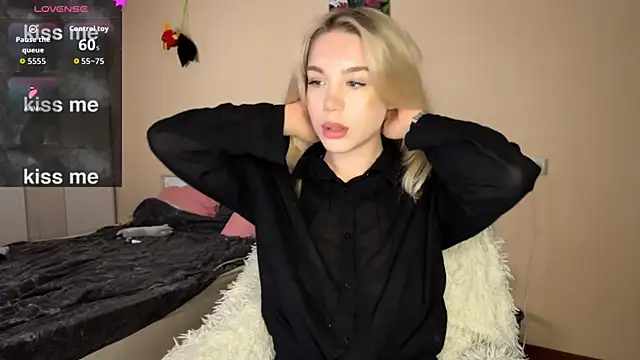 Snapshot of ariashaa chatting on 10/25/25, 02:13 ariashaa online show from 10/25/25, 02:13