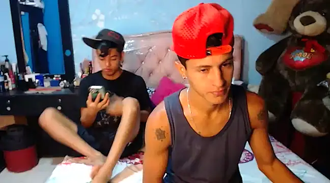 Snapshot of gustavo_saaled19 chatting on 12/17/24, 12:01 gustavo saaled19 online show from 12/17/24, 12:01