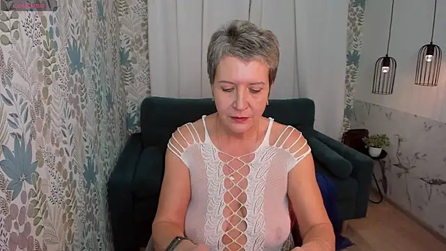 Snapshot of KathySunn chatting on 12/10/24, 05:11 KathySunn online show from 12/10/24, 05:11