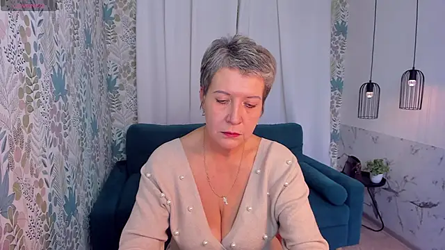 Snapshot of KathySunn chatting on 12/11/24, 01:28 KathySunn online show from 12/11/24, 01:28