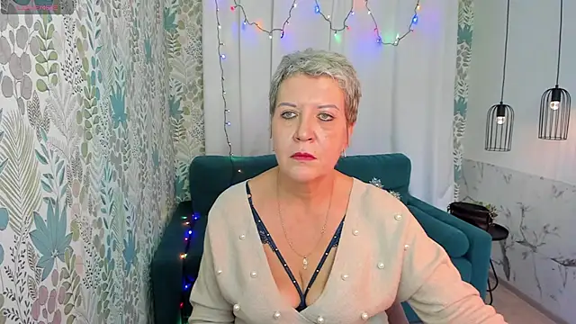 Snapshot of KathySunn chatting on 12/28/24, 01:28 KathySunn online show from 12/28/24, 01:28