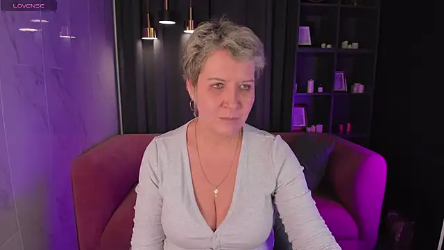 Snapshot of KathySunn chatting on 02/12/25, 01:37 KathySunn online show from 02/12/25, 01:37