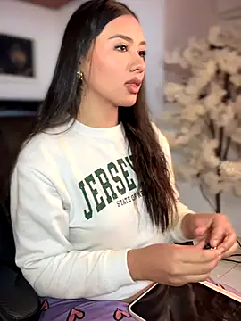 Snapshot of Ambar_pe_ chatting on 10/26/25, 06:58 Ambar pe  online show from 10/26/25, 06:58