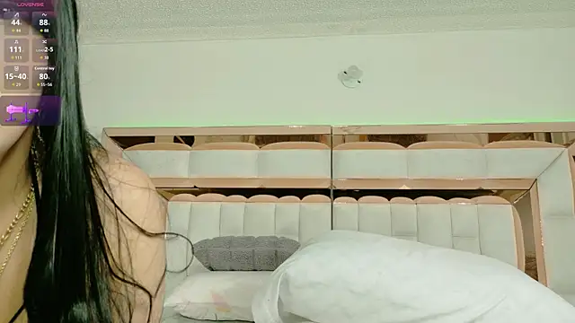 im yours 01 online show from 10/28/25, 02:04