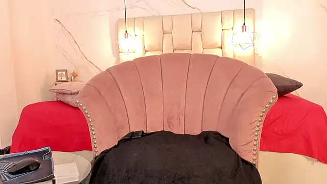 IsiisLovei online show from 12/17/24, 02:22