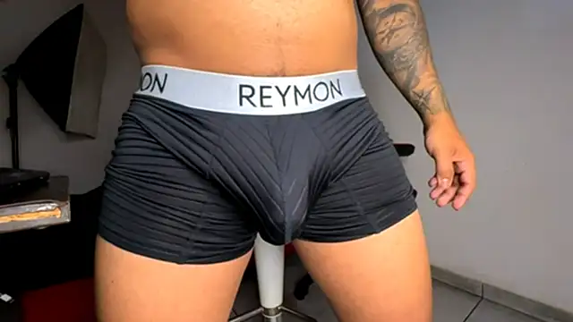 Snapshot of jordylatin20 chatting on 10/03/25, 01:02 jordylatin20 online show from 10/03/25, 01:02