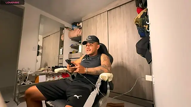 Snapshot of jordylatin20 chatting on 11/08/25, 01:39 jordylatin20 online show from 11/08/25, 01:39