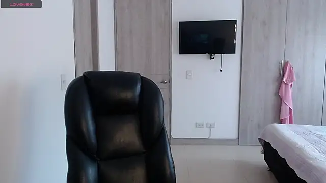 Snapshot of numberfav8 chatting on 12/27/24, 08:18 numberfav8 online show from 12/27/24, 08:18