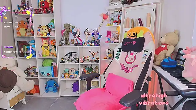 Snapshot of meda_kawaii_ chatting on 10/31/25, 04:52 meda kawaii online show from 10/31/25, 04:52