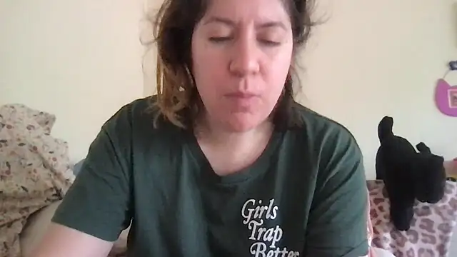 Snapshot of HYPHYtype chatting on 09/14/25, 05:12 HYPHYtype online show from 09/14/25, 05:12