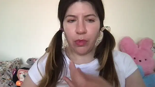 Snapshot of HYPHYtype chatting on 09/23/25, 07:50 HYPHYtype online show from 09/23/25, 07:50