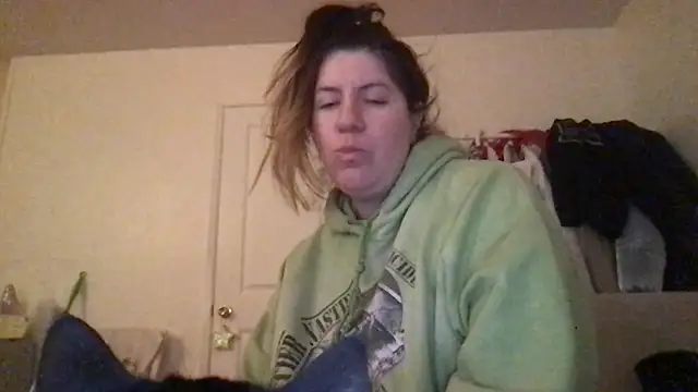 Snapshot of HYPHYtype chatting on 09/27/25, 06:40 HYPHYtype online show from 09/27/25, 06:40