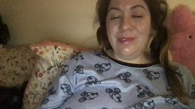 Snapshot of HYPHYtype chatting on 09/28/25, 08:42 HYPHYtype online show from 09/28/25, 08:42