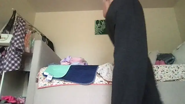 Snapshot of HYPHYtype chatting on 09/29/25, 04:34 HYPHYtype online show from 09/29/25, 04:34