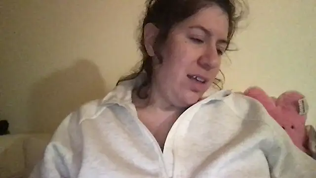 Snapshot of HYPHYtype chatting on 10/04/25, 03:37 HYPHYtype online show from 10/04/25, 03:37